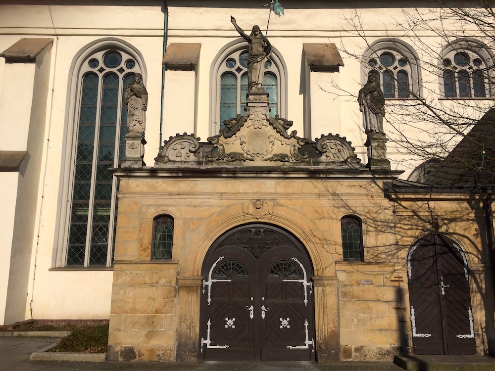 Kirche-Seiteneingang