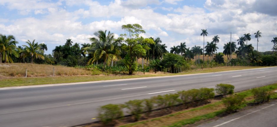 Reisebericht Kuba: Transfertag mit Viazul von Havanna nach Baracoa - Autobahn